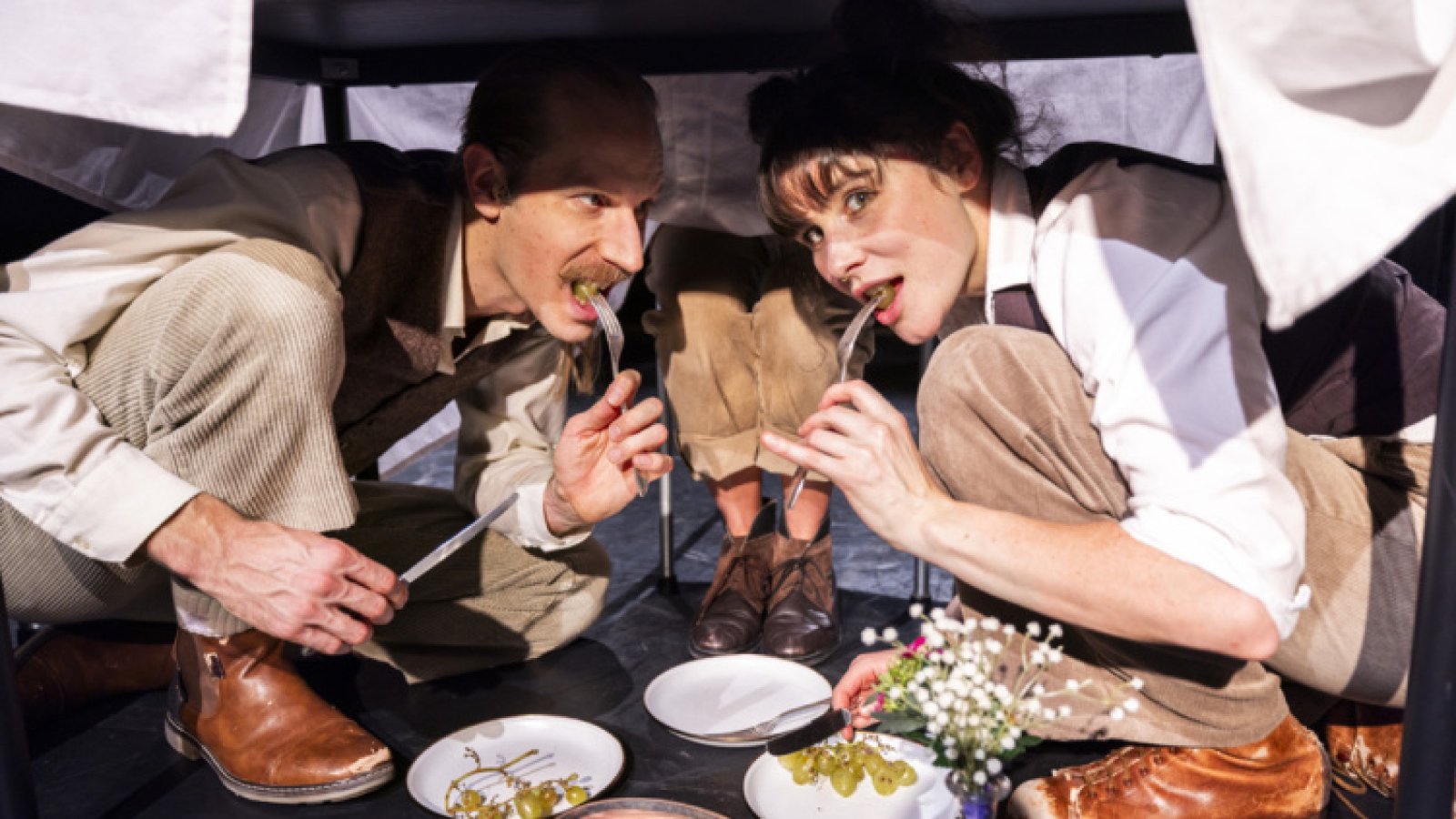 Cie. momoll! - Bitte nicht über den Tellerrand stolpern!