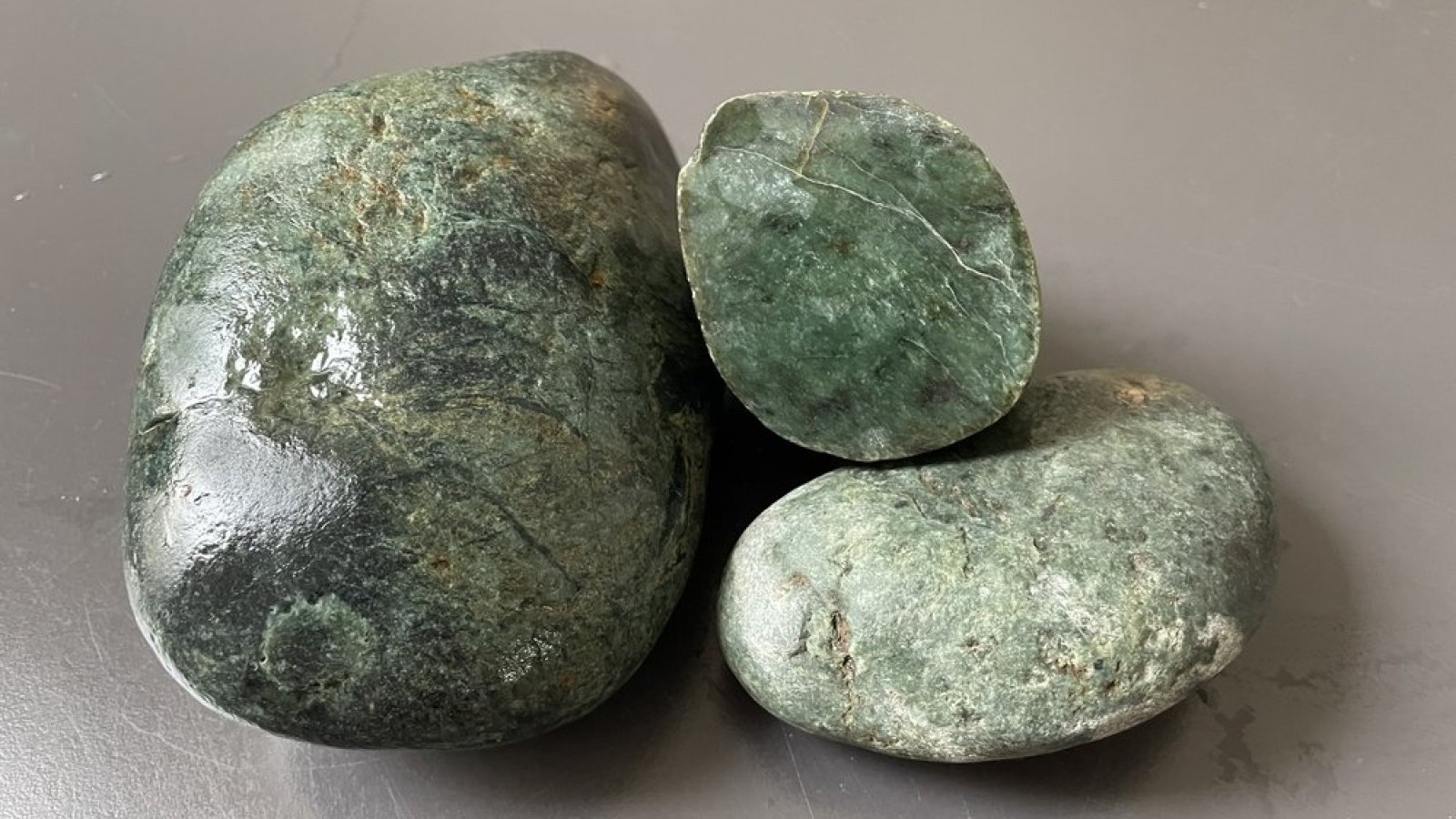 Feierabendhäppchen: Serpentinite - grün, glatt, geheimnisvoll