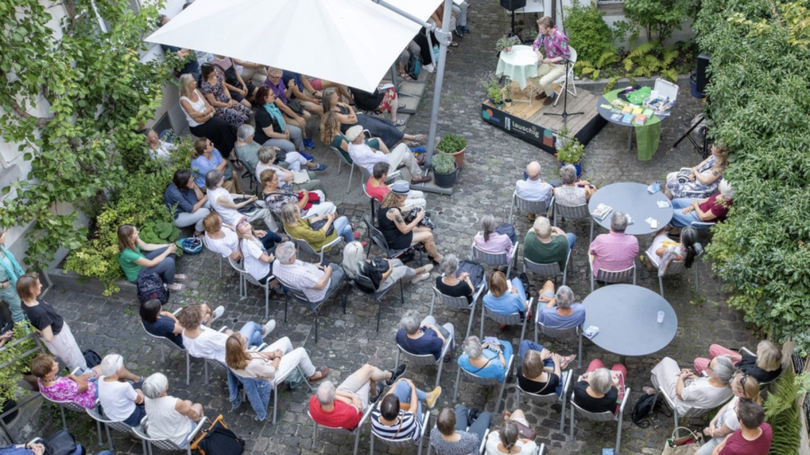 LAUSCHIG – KLAR UND DEUTLICH: Kurzlesung mit Jovana Nikic