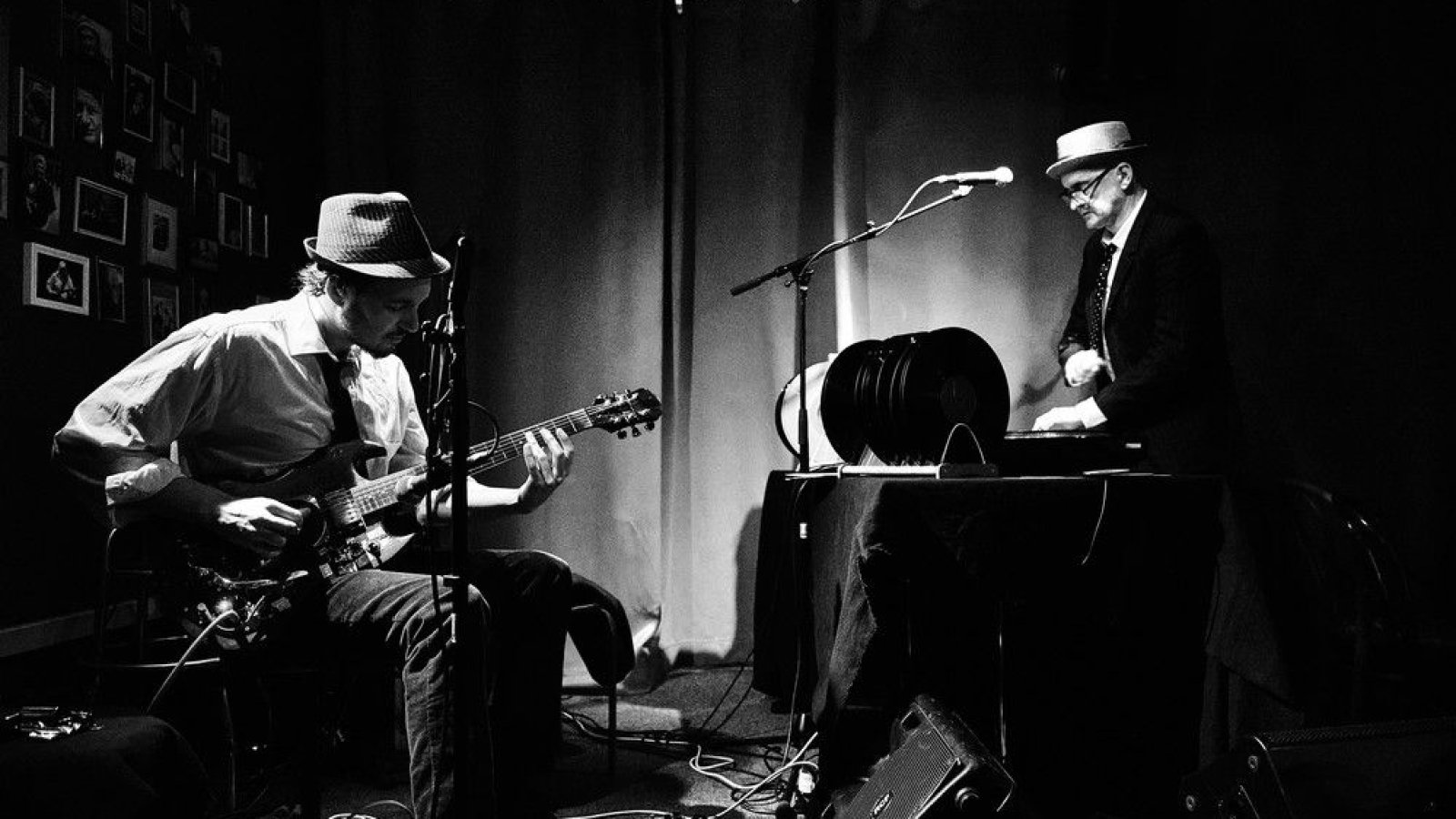 Two Dogs (CH / UK) Perronnord St.Gallen