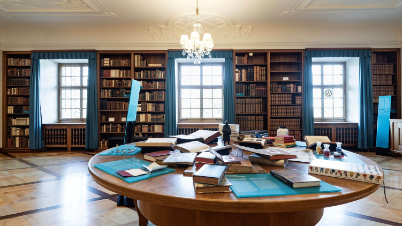 Öffentliche Führung in der Eisenbibliothek